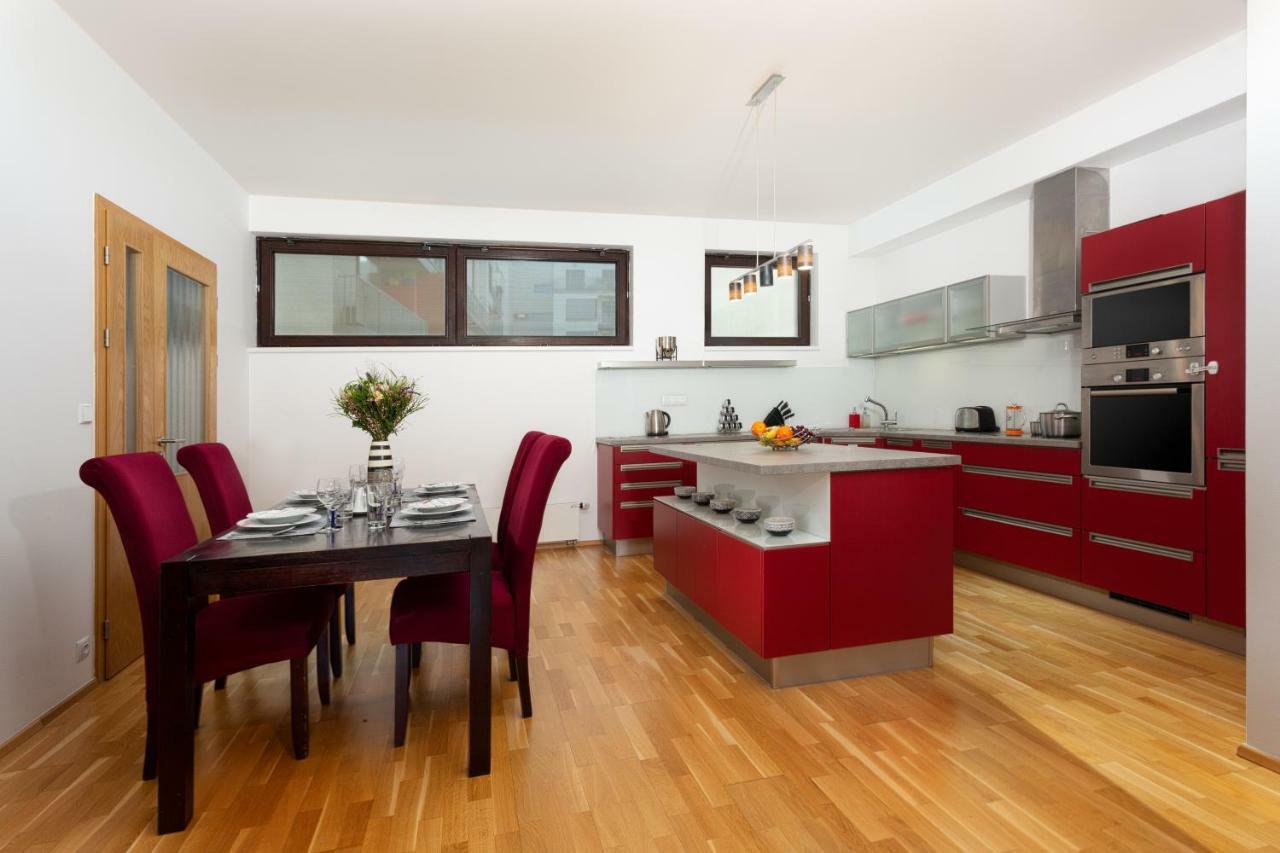 Prague Days - Family 2Bdr Apt - Garage Parking - Balcony المظهر الخارجي الصورة