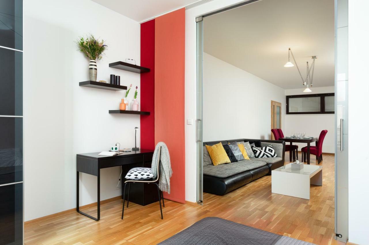 Prague Days - Family 2Bdr Apt - Garage Parking - Balcony المظهر الخارجي الصورة
